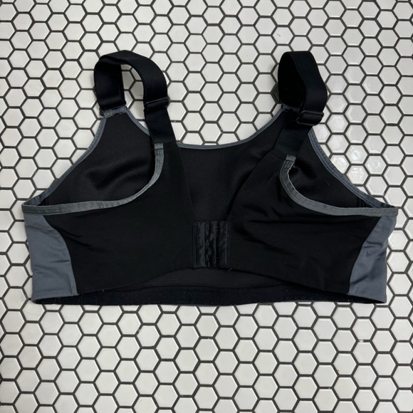 Livi athletic bra size 40C - Picture 2 of 3